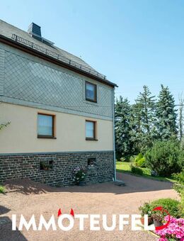 Gepflegtes Wohnhaus mit großzügigem Grundstück, Garten, Garagen und Potenzial für individuelle Ideen - Niederdorf