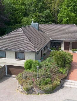 Alles auf einer Ebene! Winkelbungalow mit Poolhaus, PV-Anlage und neuer Wärmepumpe - Esgrus