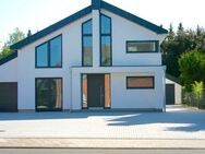 Wegberg: Exklusive Architekten-Villa mit großem Gartengrundstück! - Wegberg