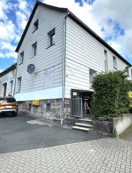Wohnungspaket (Haus mit 3 Wohnungen) mit Stellplätzen in Uslar - Uslar