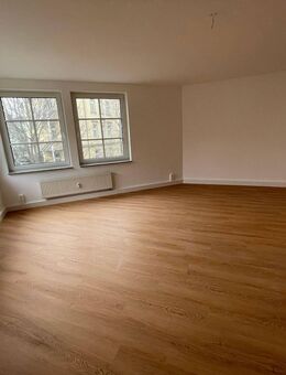 Frischsanierte 5 Zimmer Wohnung mitten in Löbtau im ruhigen Hinterhof - Dresden