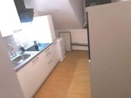 01.07.2025 / Gemütliche 3-Dachgeschosswohnung (3. OG) mit Einbauküche / ohne Balkon und ohne Aufzug - Trier