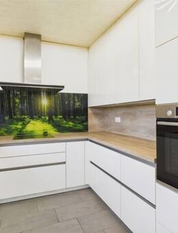 FREISTEHENDES WOHNHAUS MIT ÜBERDACHTEM BALKON UND SICHT INS GRÜNE IN FREUDENBURG! - Freudenburg
