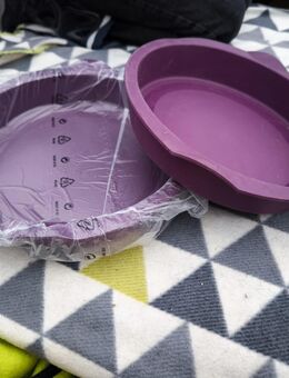 Tupperware glatte runde lila springform silikonform kuchenbodenform backform NEU - Sengenthal