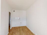 Kleine 4-Raum-Wohnung mit Dusche ab 01.09.2025 - Halle (Saale)