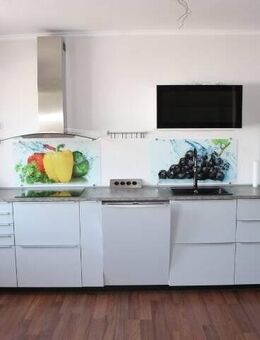 + + Ihr neuer Freiraum + + großzügige 2-3 Raum-Whg. + + taghelle Räume + + EBK + + nur drei Mietparteien + + - Mönchengladbach