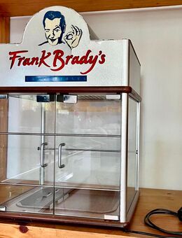 Frank Brady‘s Vitrinen Schrank - Dorfen