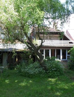 *** Reserviert*** Sanierungsobjekt mit viel Platz auf großem Grundstück - Usingen