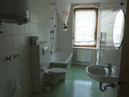Sanierte 2-Zimmer-Dachgeschoß-Wohnung in Randlage von Reichenbach - bei Bedarf mit Einbauküche! - Reichenbach (Vogtland)