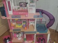 Barbie Traumvilla mit 8 Barbies - Dortmund Deipenbeck