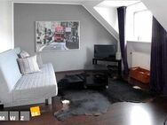 Unterrath: Helle Dachgeschoss- Wohnung in ruhiger Wohnstraße mit sehr guter Infrastruktur. - Düsseldorf