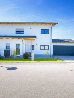 Neuwertige Doppelhaushälfte in Oberschneiding - Baujahr 2019, energieeffizient nach KfW - Oberschneiding