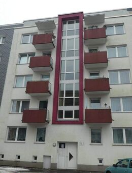 Mitten im Zentrum, nahe Busbahnhof! - 3-Zi, KDB, Balkon - Remscheid