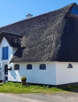 hyggelige Reetdachkate mit Fernwärme auf großem Grundstück in der Nähe zur Eider und Nordsee - Sankt Annen