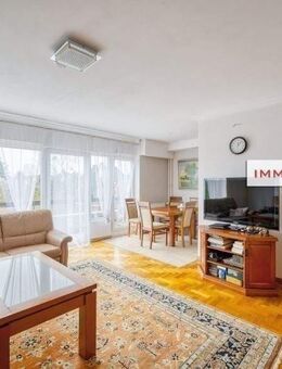 IMMOBERLIN.DE - Charmante Wohnung mit ruhigem Balkon & überdachtem Pkw-Stellplatz - Berlin