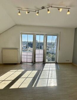 Sofort frei | 2 Zimmer DG-Wohnung mit Einbauküche - Münster (Hessen)
