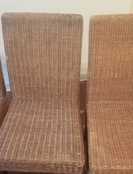 Tisch mit Korb Stühle - Rheinberg