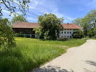 Großes sanierungsbedürftiges Anwesen mit 7019 m² Grundstücksfläche - Eiselfing
