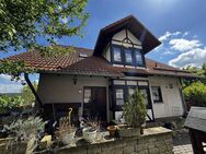 Einfamilienhaus mit Einliegerwohnung und Doppelgarage in ruhiger Lage von Naumburg - Naumburg