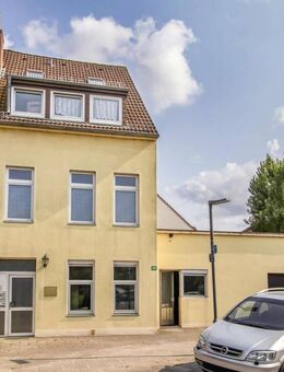 Mehrfamilienhaus mit Büro, Wohnungen, Lager und großer Doppelgarage, für Anleger & Eigennutzer - Bremen