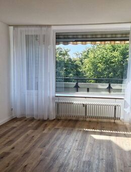 Moderne und top geschnittene Wohnung über den Dächern von Rheydt direkt am Schmölderpark gelegen, großer Balkon ! - Mönchengladbach