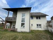 Geräumiges Zweifamilienhaus mit Südbalkon, Garage und schönem Garten! - Mitterteich