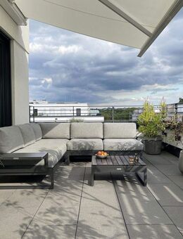 Moderne 3-Raum-Penthouse-Wohnung mit Einbauküche, Einbaumöbeln und großer Dachterrasse in Südlage - Bonn