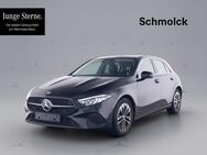 Mercedes A 180, PROGRESSIVE MBUX SPUR, Jahr 2023 - Emmendingen