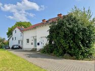 Wohnen auf versetzten Ebenen - Neuwertige DHH in attraktiver Feldrandlage von Waldgirmes - Lahnau
