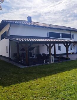 Liebevoll saniertes Wohnhaus mit großem Garten rund 10 Autominuten von Landau a.d.Isar entfernt !!! - Landau (Isar)