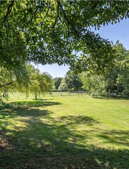 Großzügiges Anwesen (Einfamilienhaus, Bungalow) auf parkähnlichem Grundstück an der Ruhr in Hüsten! - Arnsberg
