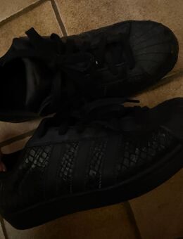 Adidas Superstars schwarz - Herford (Hansestadt) Zentrum