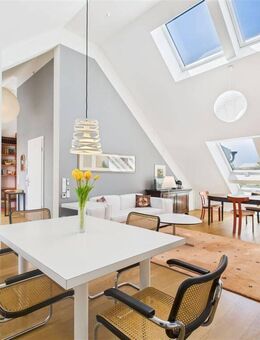 Vollmöblierte Design-Dachgeschosswohnung mit Dachterrasse - München