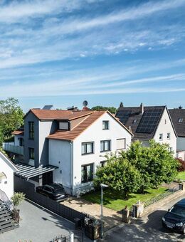 Wohnen oder vermieten - charmantes Mehrfamilienhaus mit Potenzial und Platz für Ihre Pläne. - Hannover