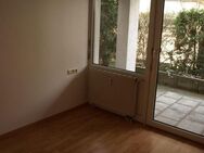 Schöne 2 Zimmer-Erdgeschoss-Wohnung mit Terrasse! - Esslingen (Neckar)