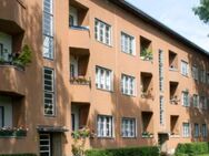 Sanierungsbedürftige 2-Zi Wohnung mit Balkon - WG geeignet - Berlin