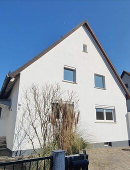 Schön renoviertes Einfamilienhaus mit Einliegerwohnung in Rödental - Rödental