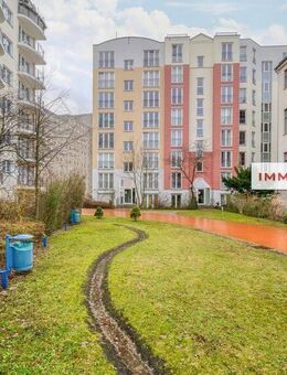 IMMOBERLIN.DE - Toplage Mitte! Erdgeschosswohnung mit Südterrasse, Garten & Concierge - Berlin