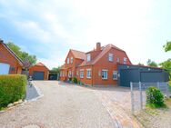 Modernes Wohnhaus mit Ferienwohnungen, PV Anlage und Batteriespeicher in Sackgassenlage - Garding