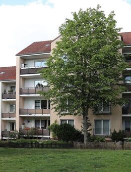 Wohnen in grüner Umgebung - Loggia mit Blick ins Grüne // 3.OG rechts - WBS erforderlich - Wolfsburg
