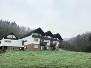 SHAREDEAL!!! Anlageobjekt..... Mehrfamilienhaus mit 14 Einheiten auf 1 Hektar Grundstück, teilweise bebaubar - Oberweser