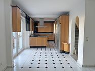 Maisonette-Wohnung mit eigenem Eingang Großzügige 2 ½ Zimmer-Wohnung mit Einbauküche, kleiner Terrasse und Stellplat... - Bad Oeynhausen