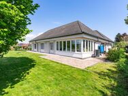 Wohnen am Feldrand - stilvoller Bungalow mit beeindruckender Raumvielfalt in Wetter - Wetter (Hessen)