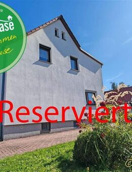 Liebliche Doppelhaushälfte mit Garten und Garage in ruhiger Lage! - Hainichen (Sachsen)