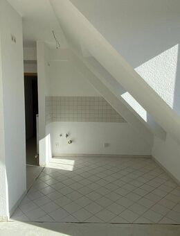 Moderne Dachgeschosswohnung Nähe Bahnhof - wird frisch renoviert - Chemnitz