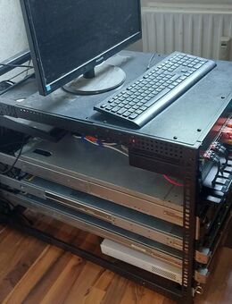 Server Rack mit 3 Server, 2 Switches und 1 Firewall komplett - Leverkusen