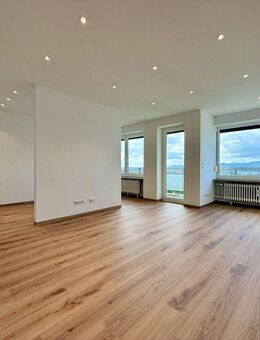 Immobilien-Highlight! Neu renovierte Eigentumswohnung mit Stellplatz und Balkon in Lichtenfels - Lichtenfels (Bayern)
