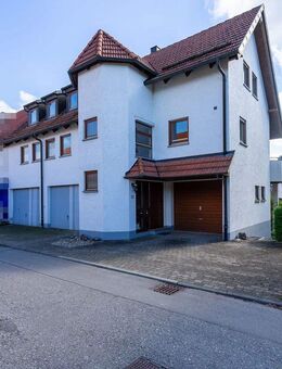 Großzügiges Einfamilienhaus mit Einliegerwohnung, 3 Garagen in ruhiger Lage - Laichingen