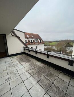 Großzügige 3-Zimmer-Whg. mit Einbauküche - Erlangen