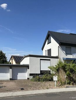 Bezaubernde Einfamilien-Doppelhaushälfte mit Doppelgarage in familienfreundlicher Lage - Karben